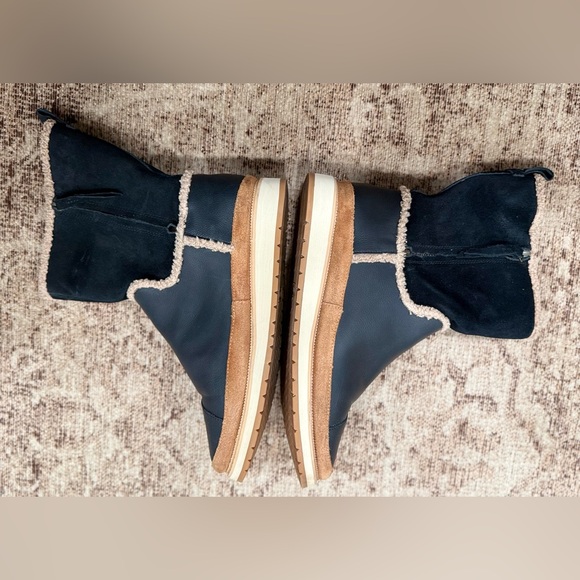 Toms Black and Tan Winter Boots - Picture 4 of 5